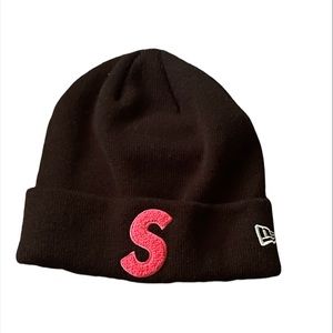 Supreme pink logo beanie